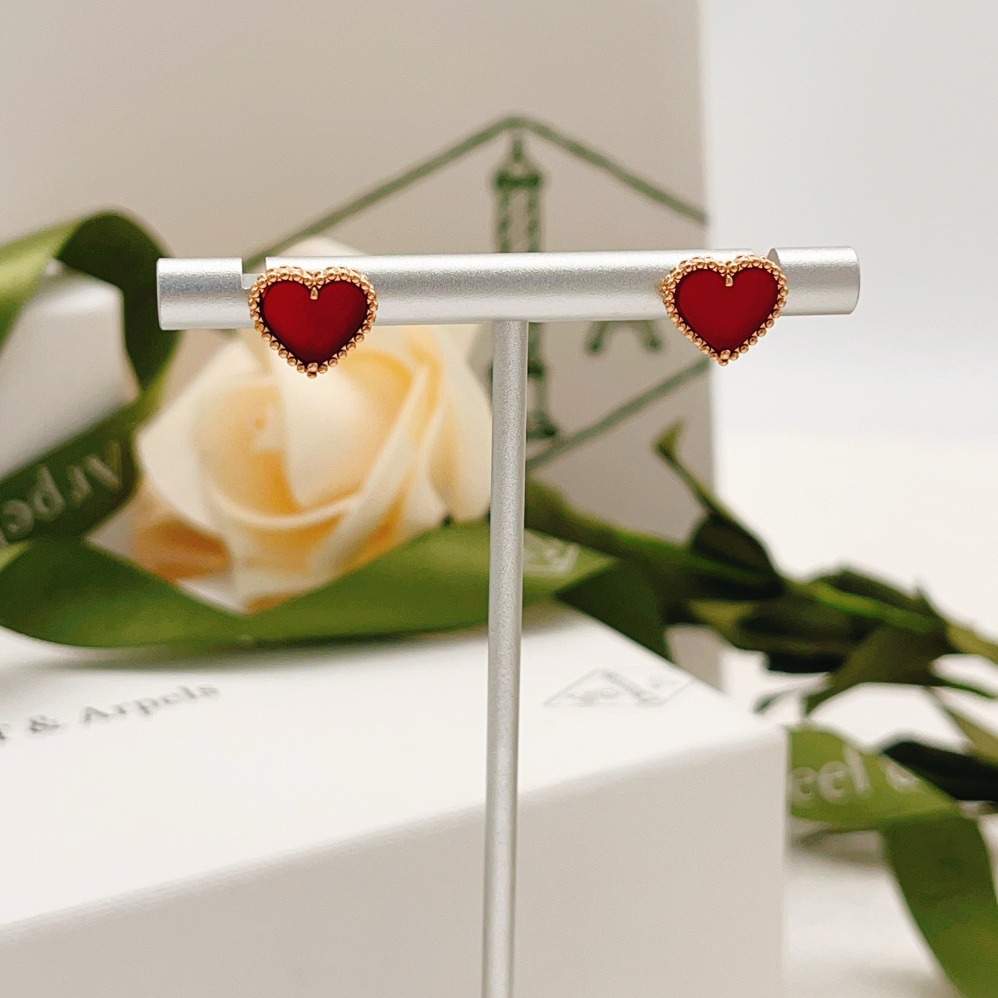 Van Cleef Arpels Sweet Hearts earrings 18k rose gold with red carnelian 9mm diameter