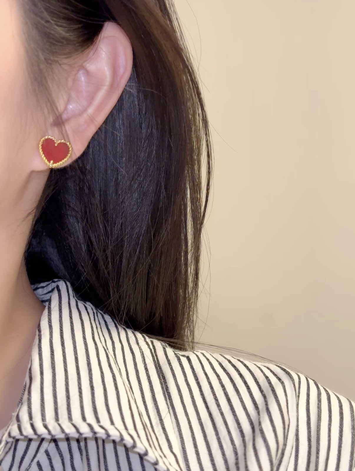 Van Cleef Arpels Sweet Hearts earrings 18k rose gold with red carnelian 9mm diameter