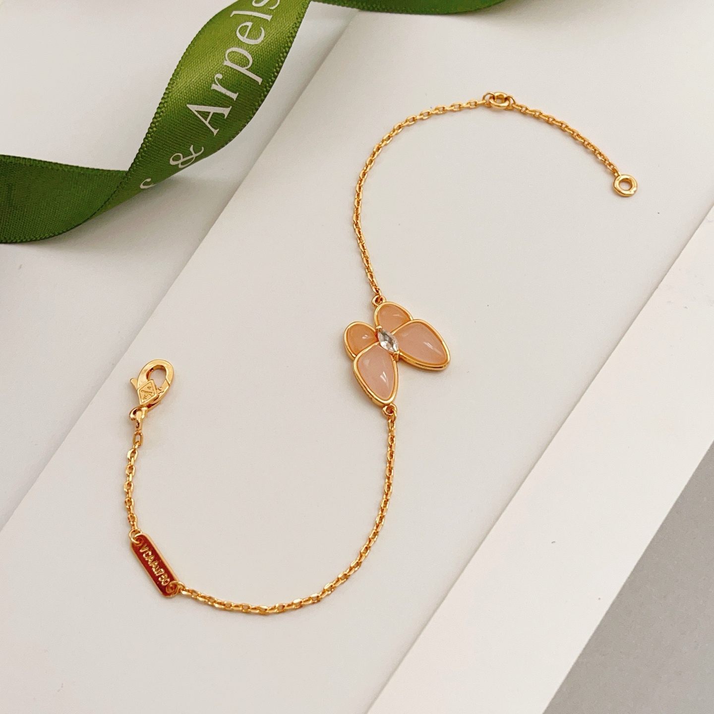 Bracciale Van Cleef Arpels Two Butterfly in oro giallo 18 carati con opale rosa e diamante 17 cm