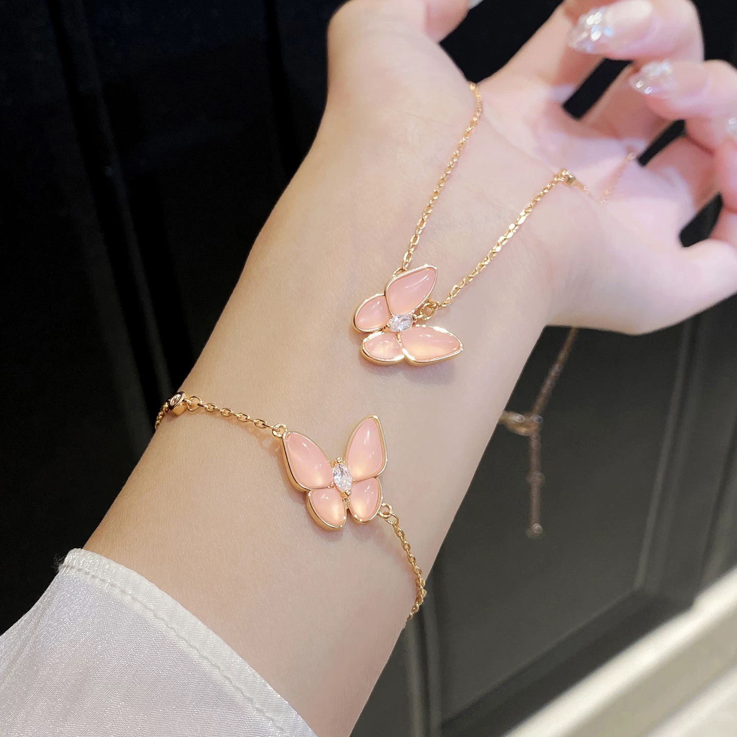 Bracciale Van Cleef Arpels Two Butterfly in oro giallo 18 carati con opale rosa e diamante 17 cm