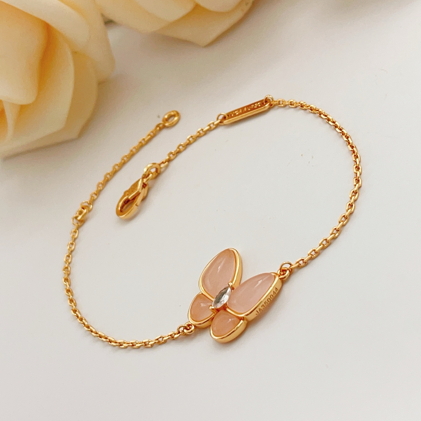 Bracciale Van Cleef Arpels Two Butterfly in oro giallo 18 carati con opale rosa e diamante 17 cm