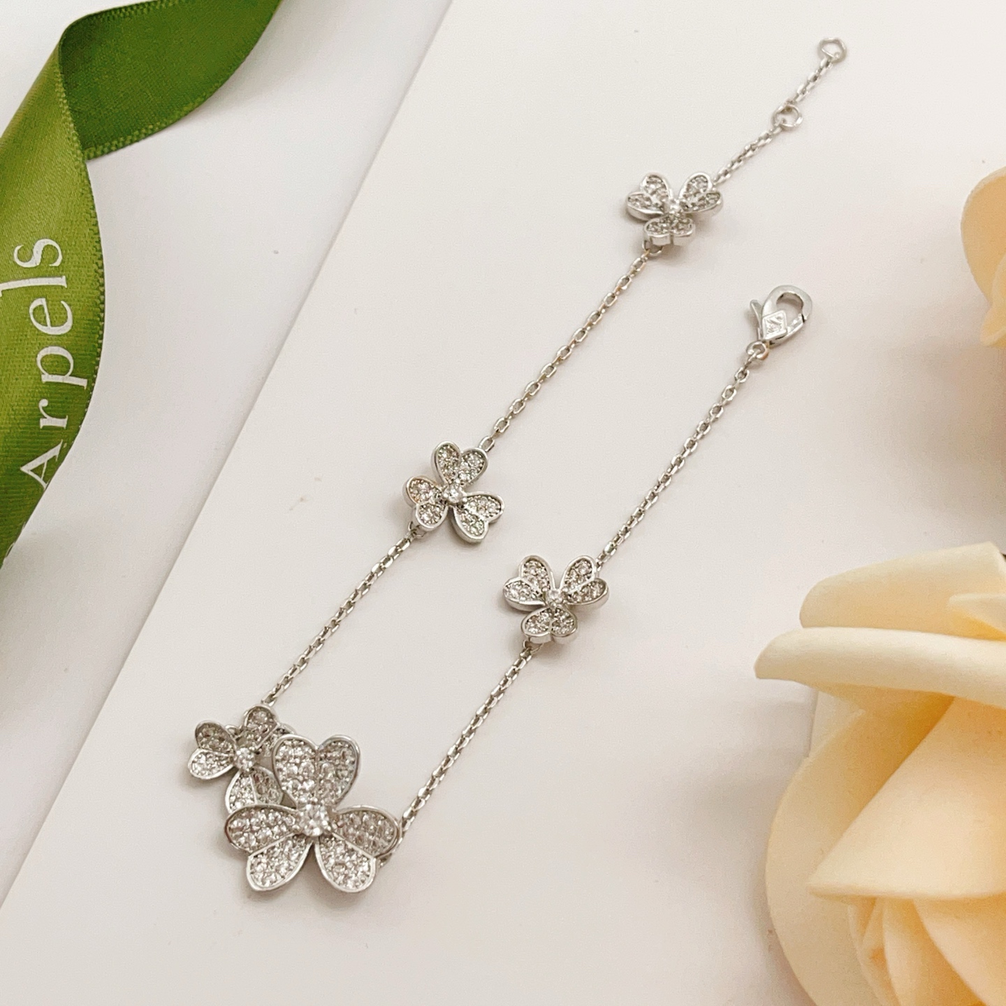 Bracciale Van Cleef Arpels Frivole Oro bianco con accenti di diamanti 17 cm