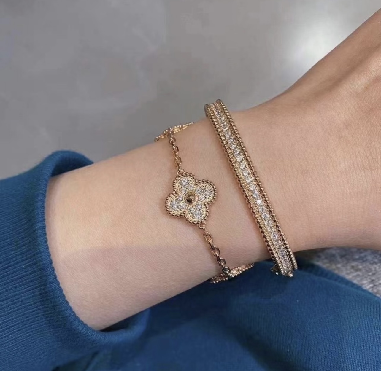 Bracciale Van Cleef Arpels Perlee Metallo oro rosa con accenti di diamanti chiari Circonferenza interna 17 cm