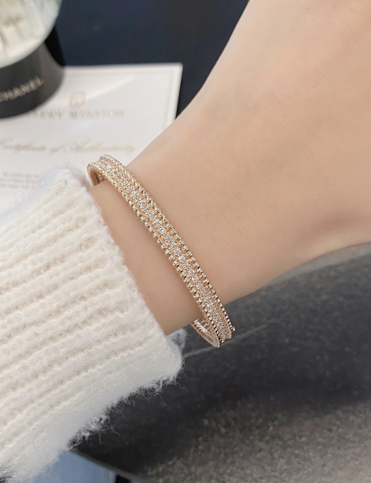 Bracciale Van Cleef Arpels Perlee Metallo oro rosa con accenti di diamanti chiari Circonferenza interna 17 cm