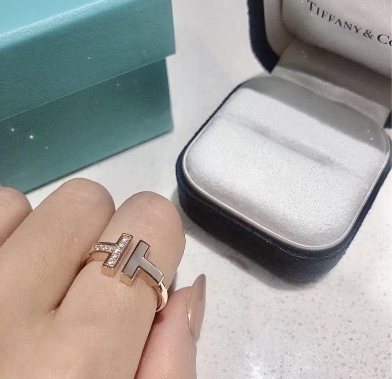 Tiffany Co T Wire ring 18k yellow gold white mother-of-pearl clear diamond 7