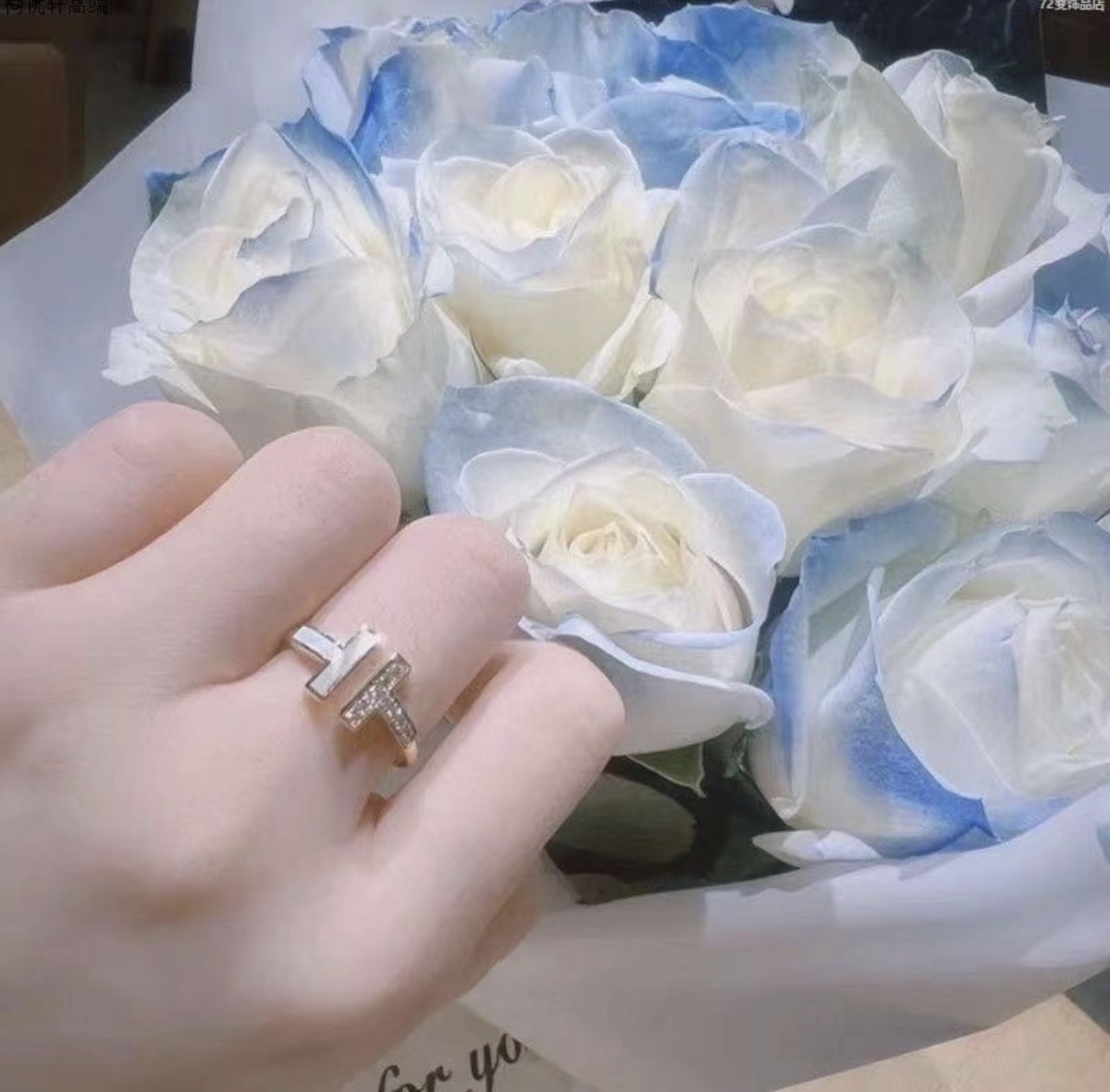 Tiffany Co T Wire ring 18k yellow gold white mother-of-pearl clear diamond 7