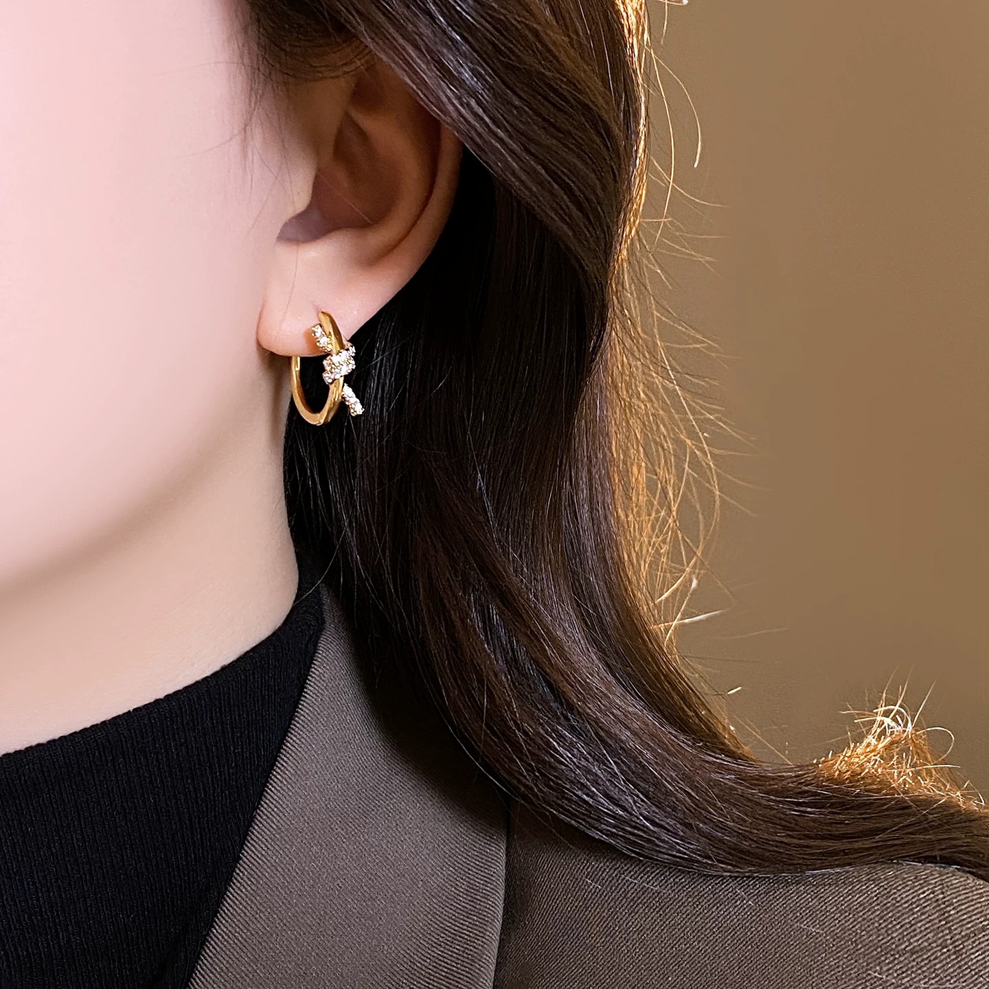 Tiffany Co Knot earrings 18k yellow gold with pave diamond accents 15mm hoop diameter