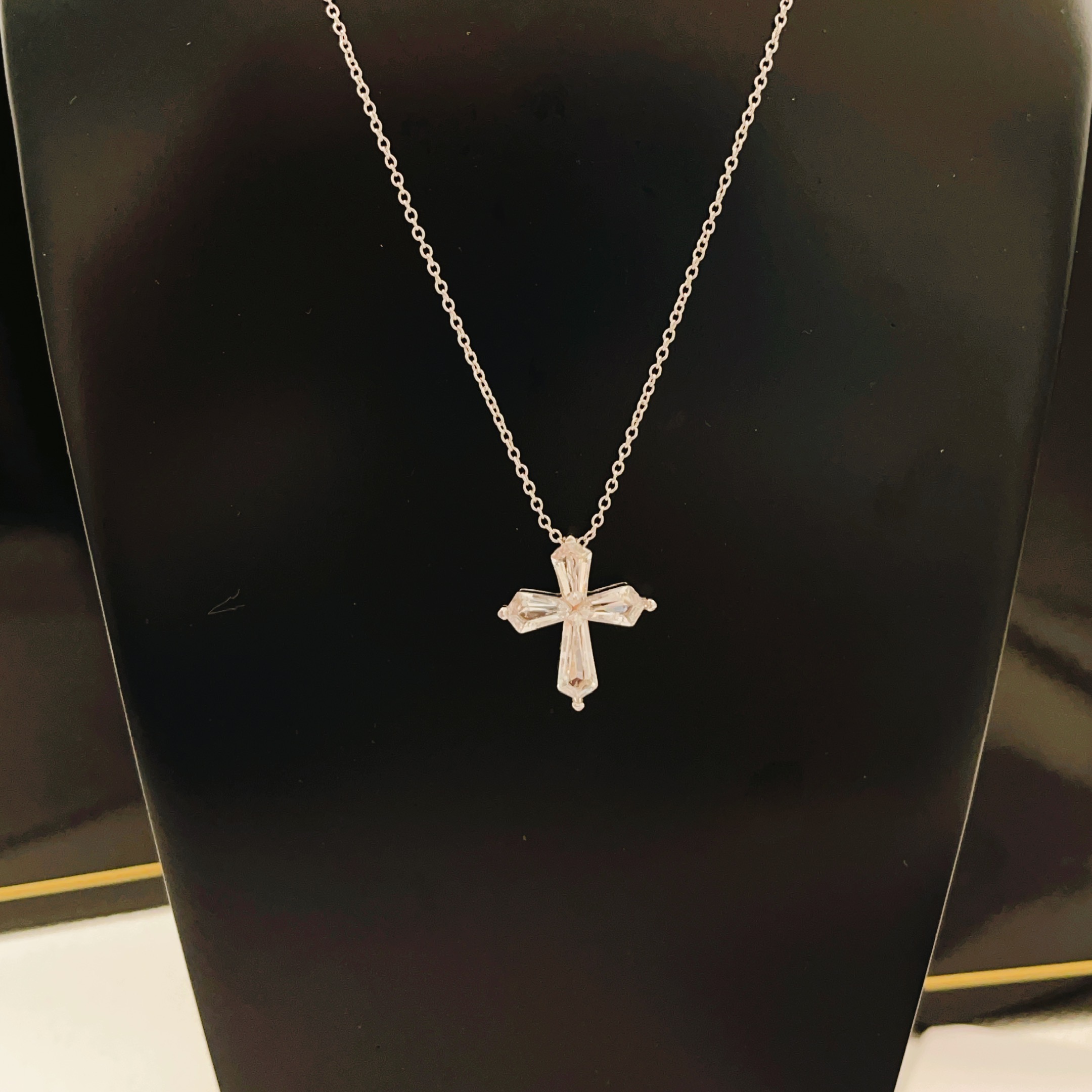 Graff Cross Pendant necklace White gold with clear diamond 40cm with 5cm extender