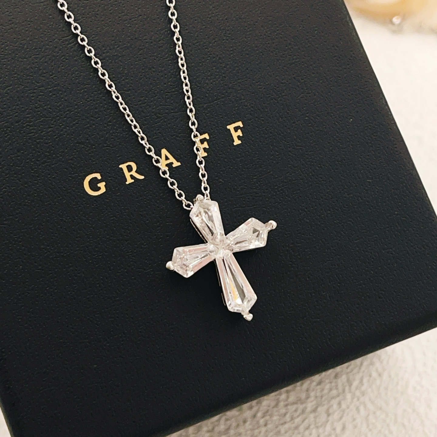Graff Cross Pendant necklace White gold with clear diamond 40cm with 5cm extender