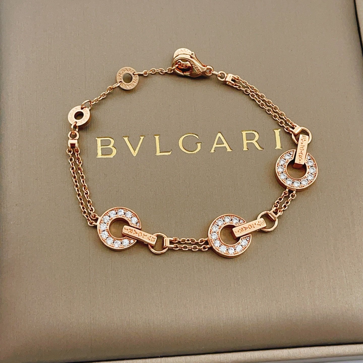 Bvlgari BVLGARIBVLGARI bracelet Rose gold with clear diamond pave 18cm