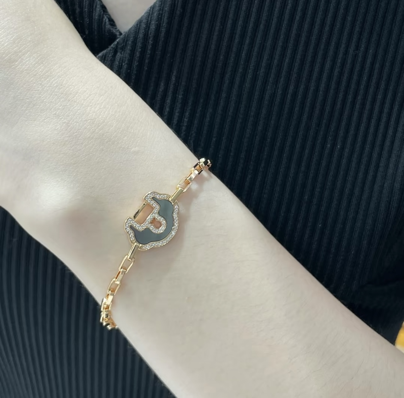 Qeelin Yu Yi bracelet 18K rose gold gray mother-of-pearl diamond 17cm