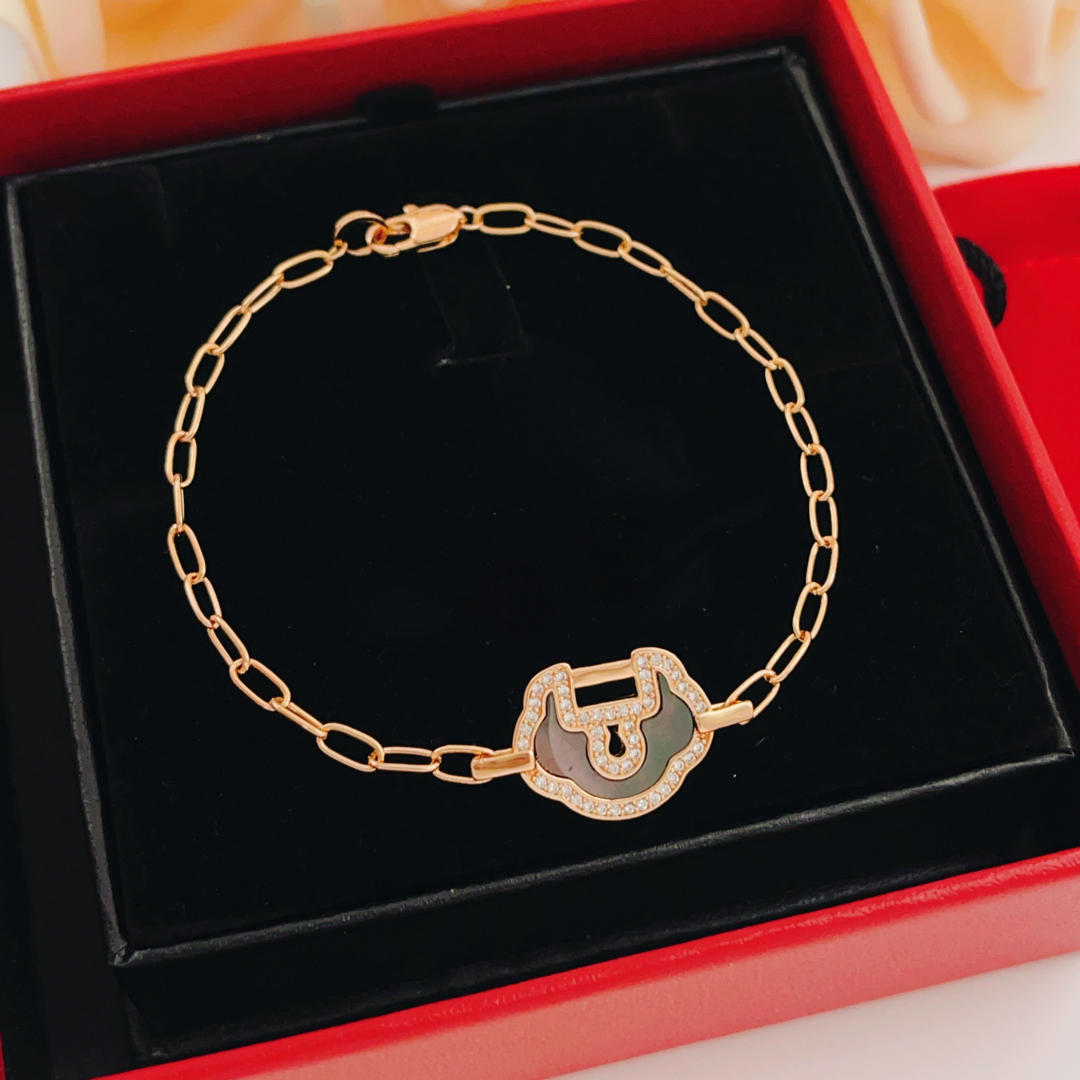 Qeelin Yu Yi bracelet 18K rose gold gray mother-of-pearl diamond 17cm