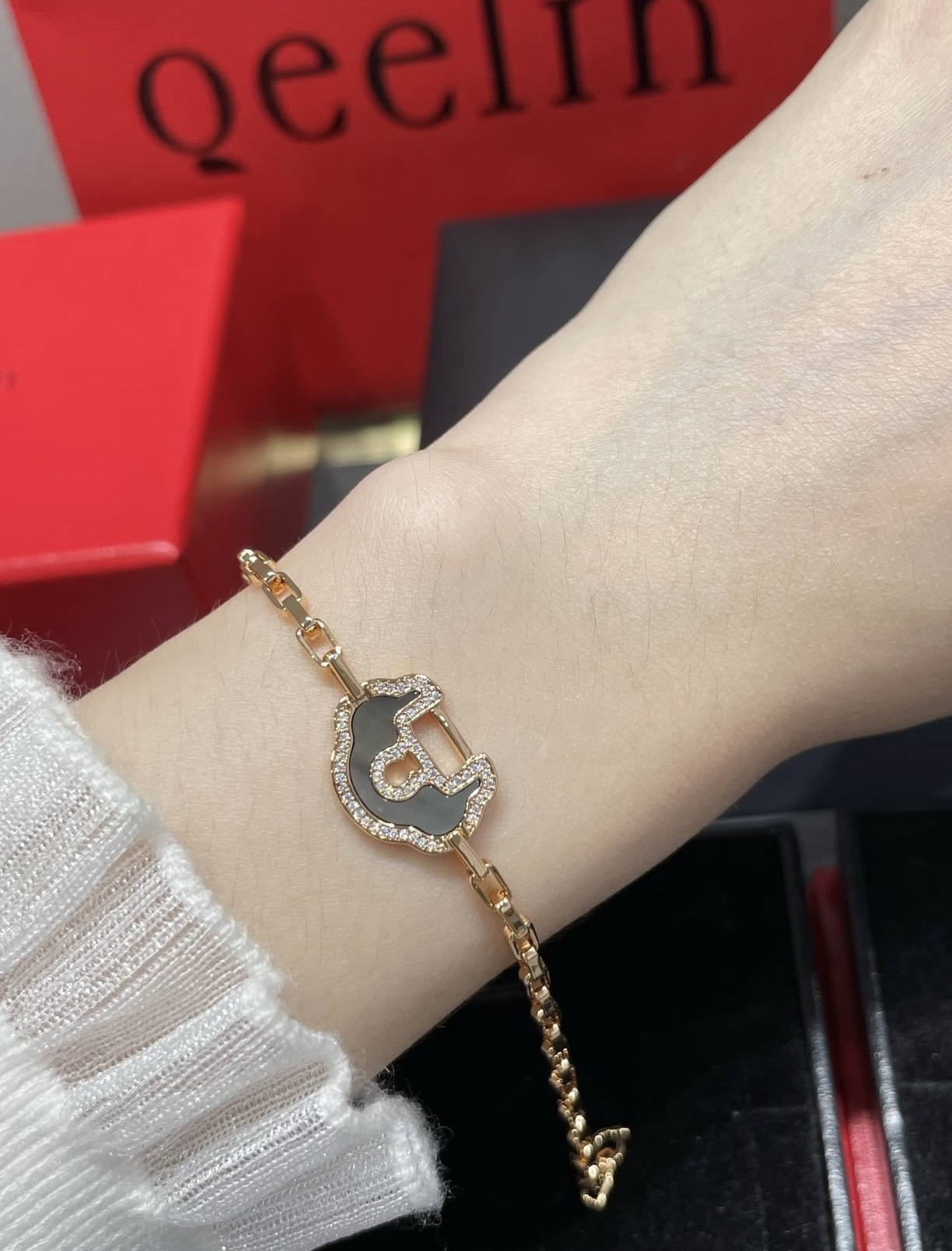 Qeelin Yu Yi bracelet 18K rose gold gray mother-of-pearl diamond 17cm
