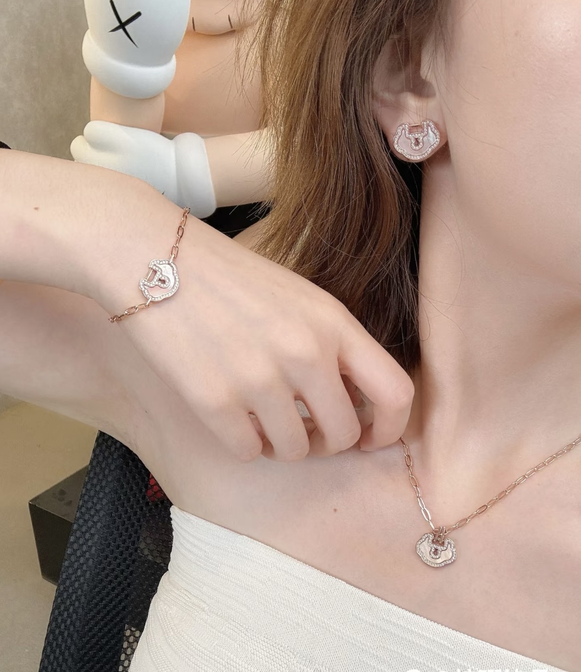 Qeelin Yu Yi bracelet 18K rose gold white mother-of-pearl diamond 17cm
