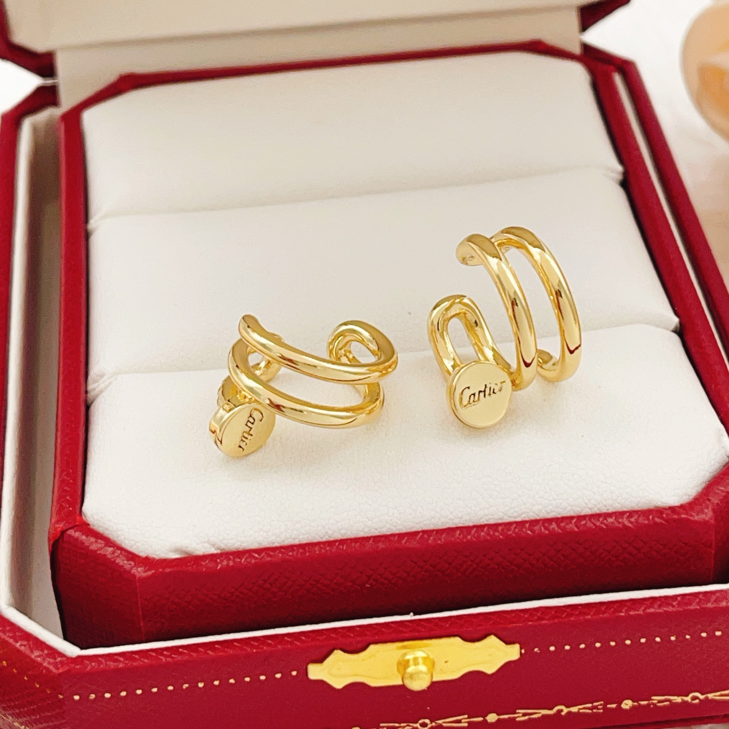 Cartier Signature Logo Claw Cuff Earrings earrings 18k yellow gold no gemstones 12mm outer diameter