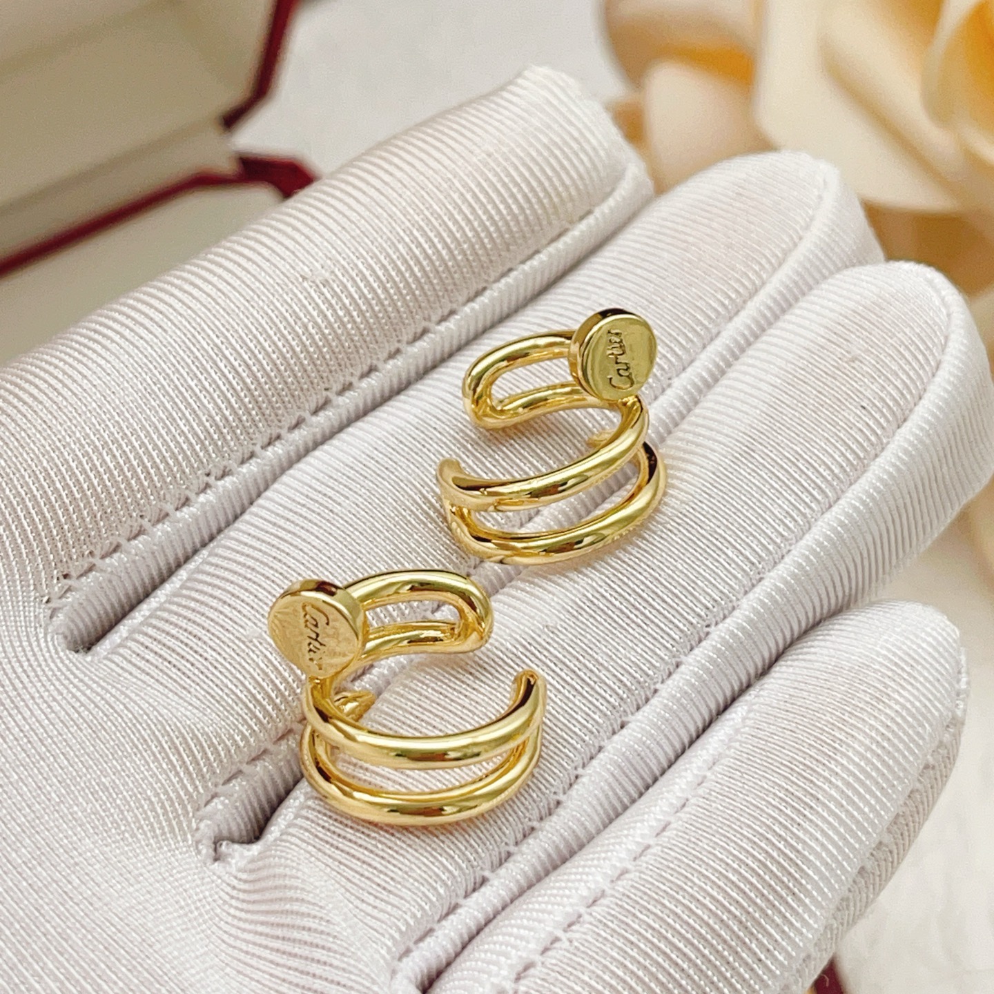 Cartier Signature Logo Claw Cuff Earrings earrings 18k yellow gold no gemstones 12mm outer diameter