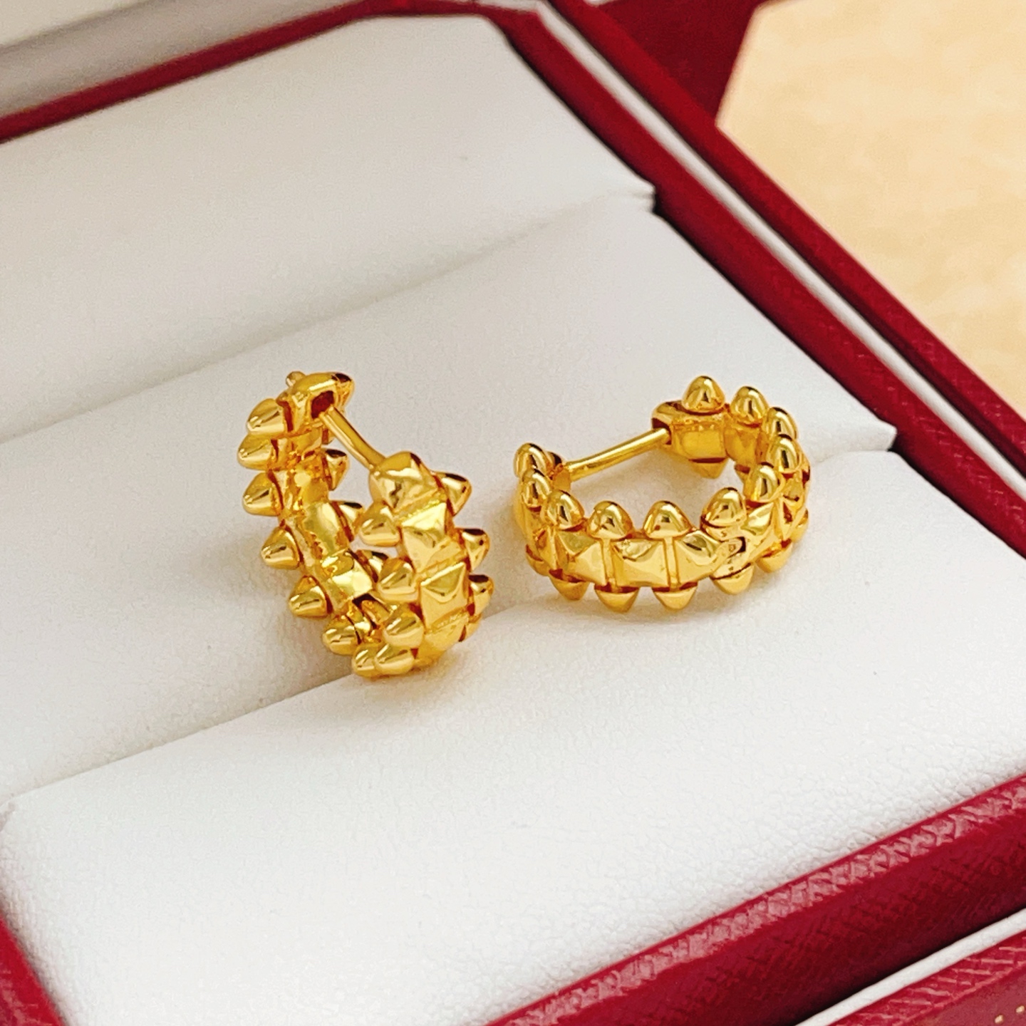 Cartier Clash de Cartier earrings 18k yellow gold no gemstones 12mm hoop diameter