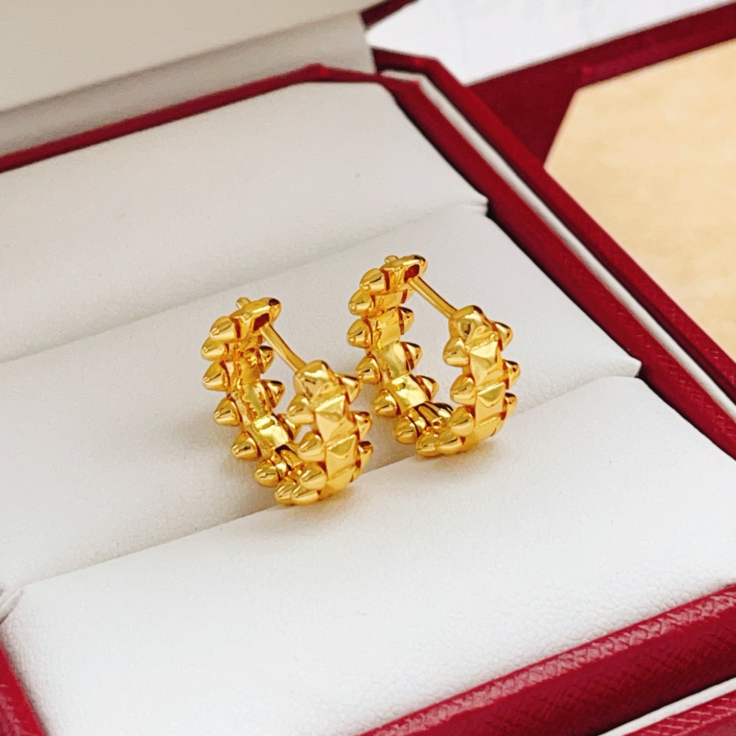 Cartier Clash de Cartier earrings 18k yellow gold no gemstones 12mm hoop diameter