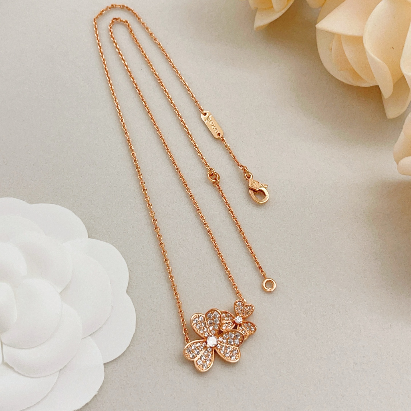 Collana Van Cleef Arpels Frivole in oro rosa 18 carati con diamanti tondi taglio brillante da 42 cm con prolunga da 2 cm