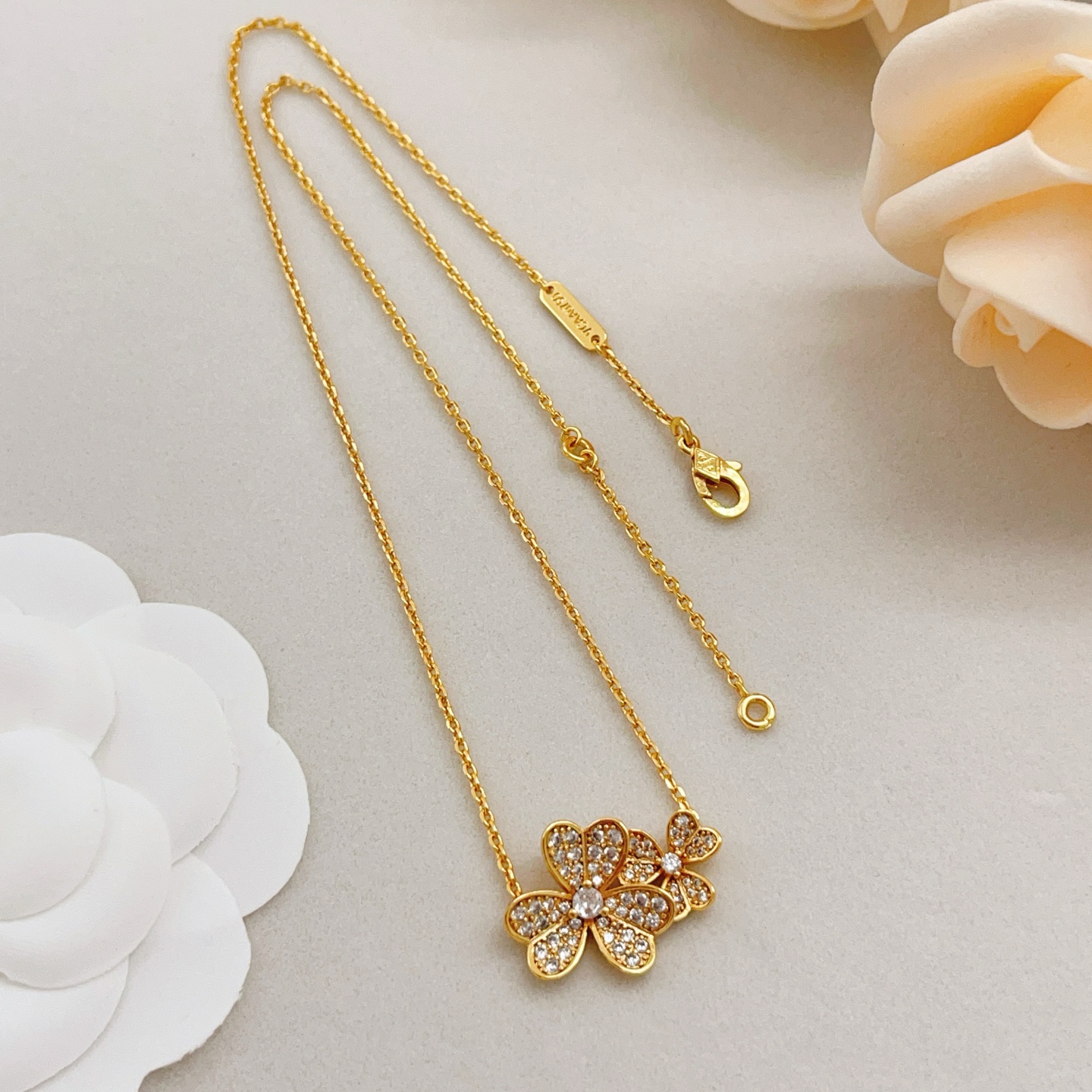 Van Cleef Arpels Frivole necklace yellow gold with clear diamond accents 42cm with 5cm extender