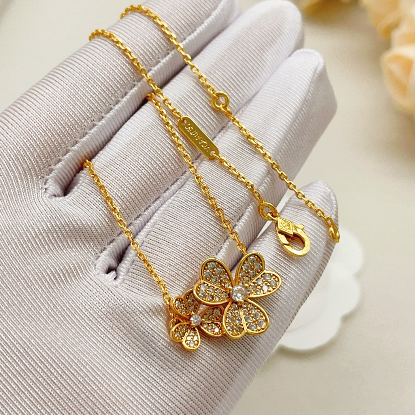 Van Cleef Arpels Frivole necklace yellow gold with clear diamond accents 42cm with 5cm extender