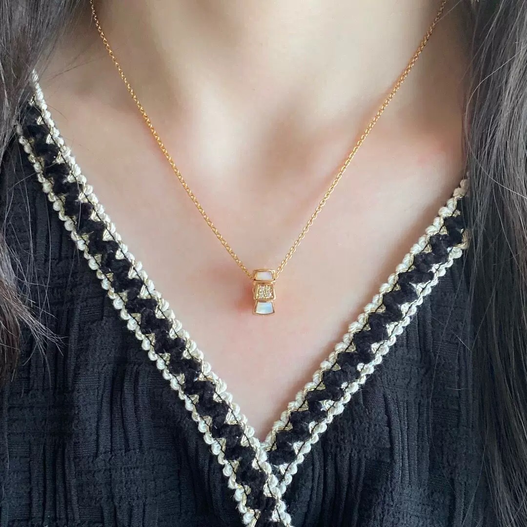 Bvlgari Serpenti Viper necklace Available in 18k white gold and 18k rose gold set with white mother-of-pearl and pave diamonds 40-45cm adjustable