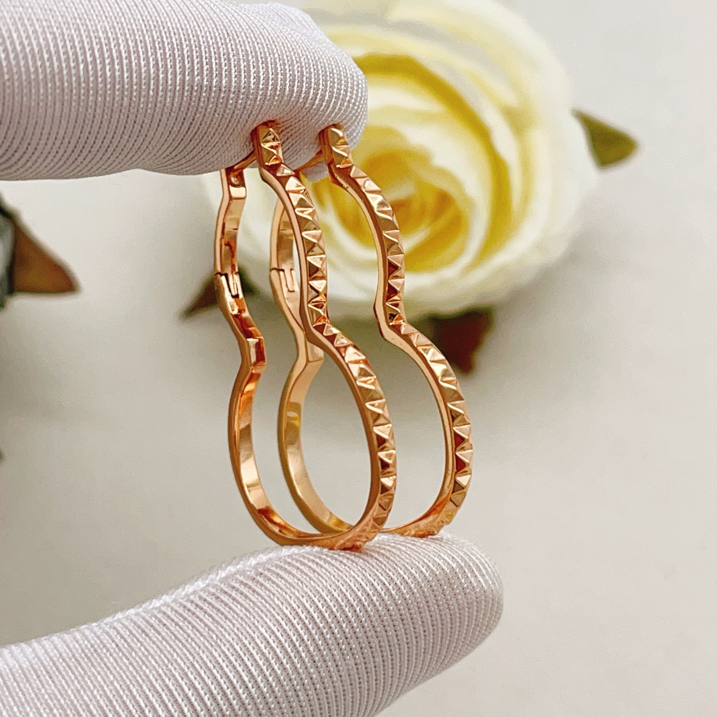 Qeelin Wulu earrings 18K rose gold no gemstones 3cm hoop diameter