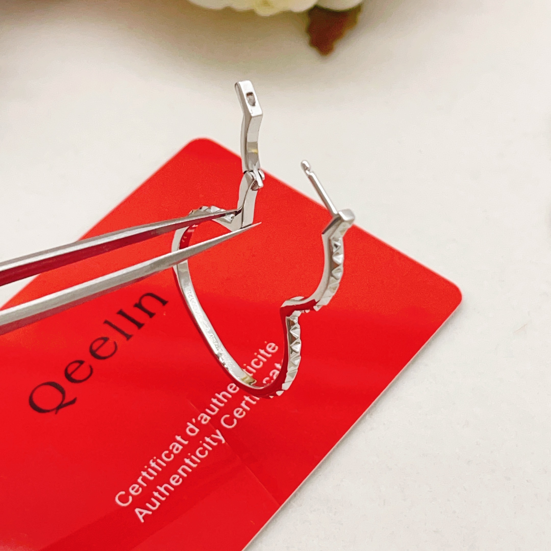 Qeelin Wulu earrings silver-toned metal no accent stones 2 5cm hoop diameter