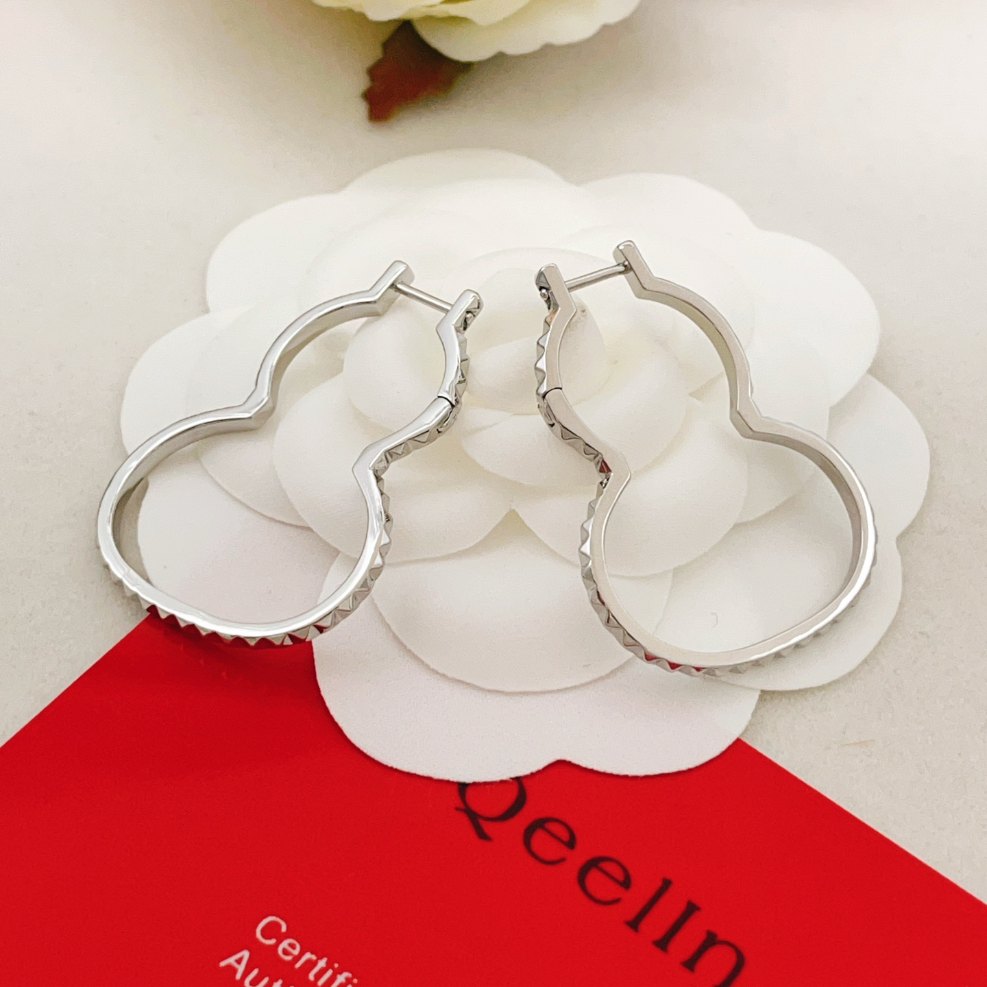 Qeelin Wulu earrings silver-toned metal no accent stones 2 5cm hoop diameter