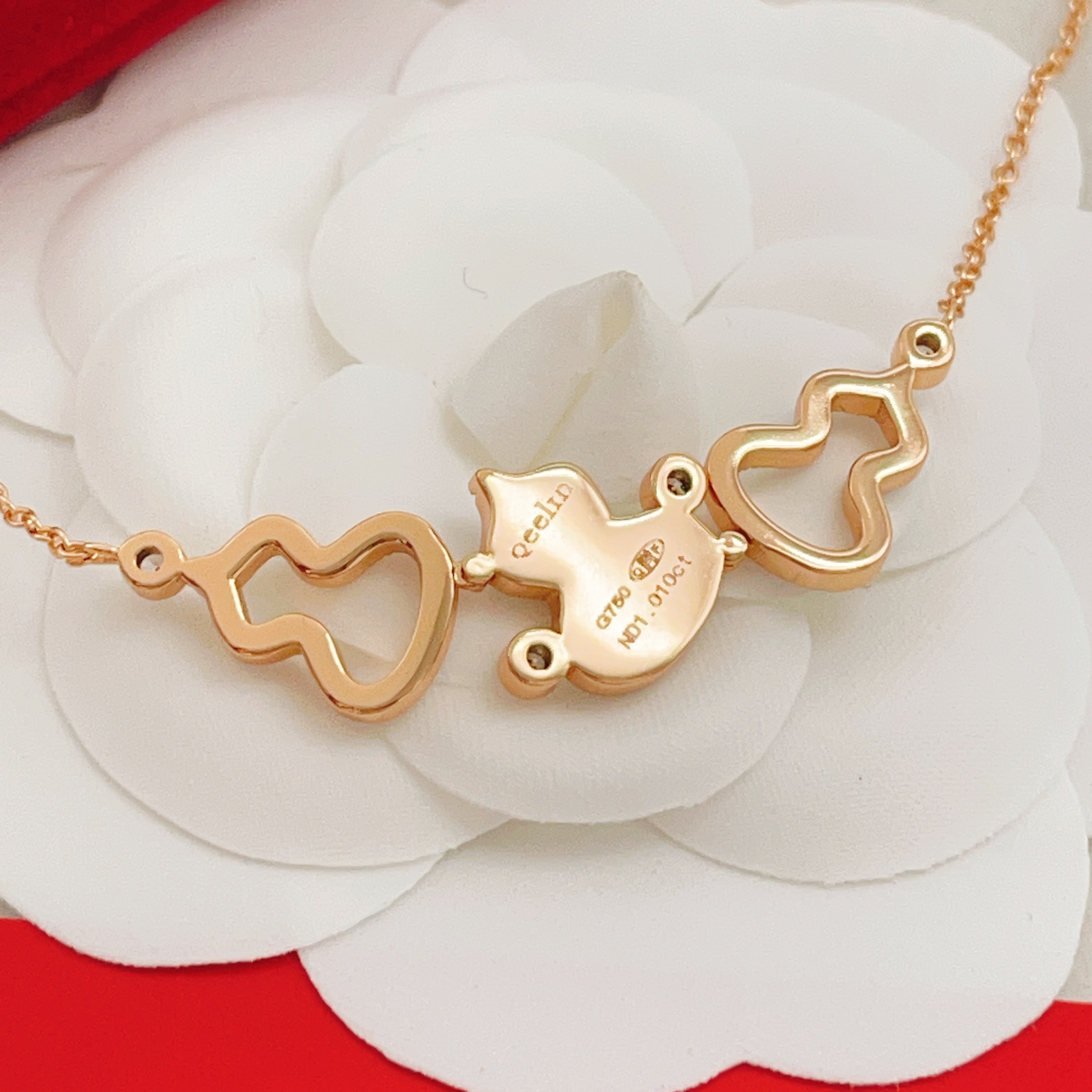 Qeelin Wulu necklace Rose gold metal red carnelian inlay clear diamond accents 42cm with 3cm extender