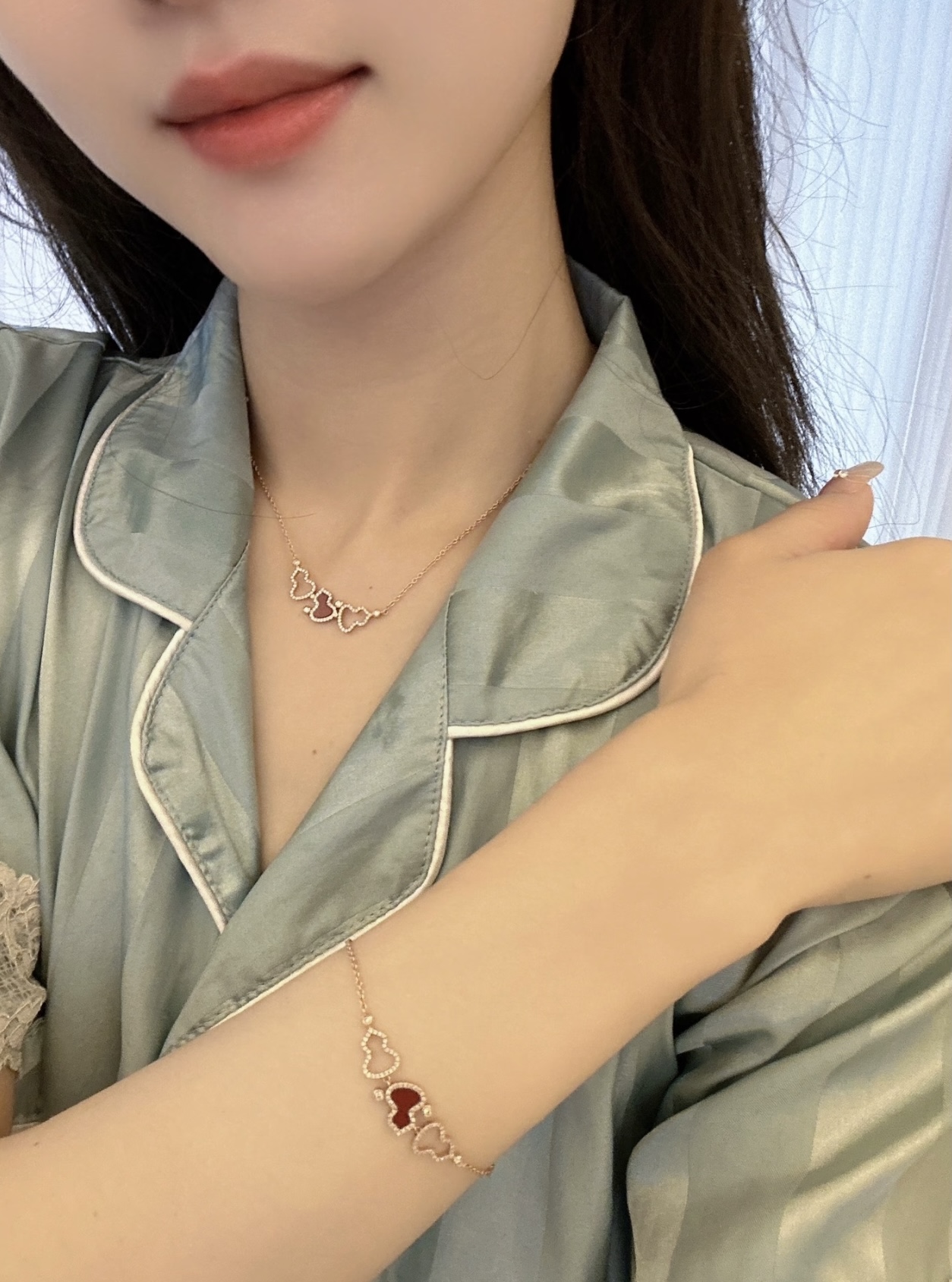 Qeelin Wulu necklace rose gold with clear diamonds and green gemstone inlay 42cm with 5cm extender