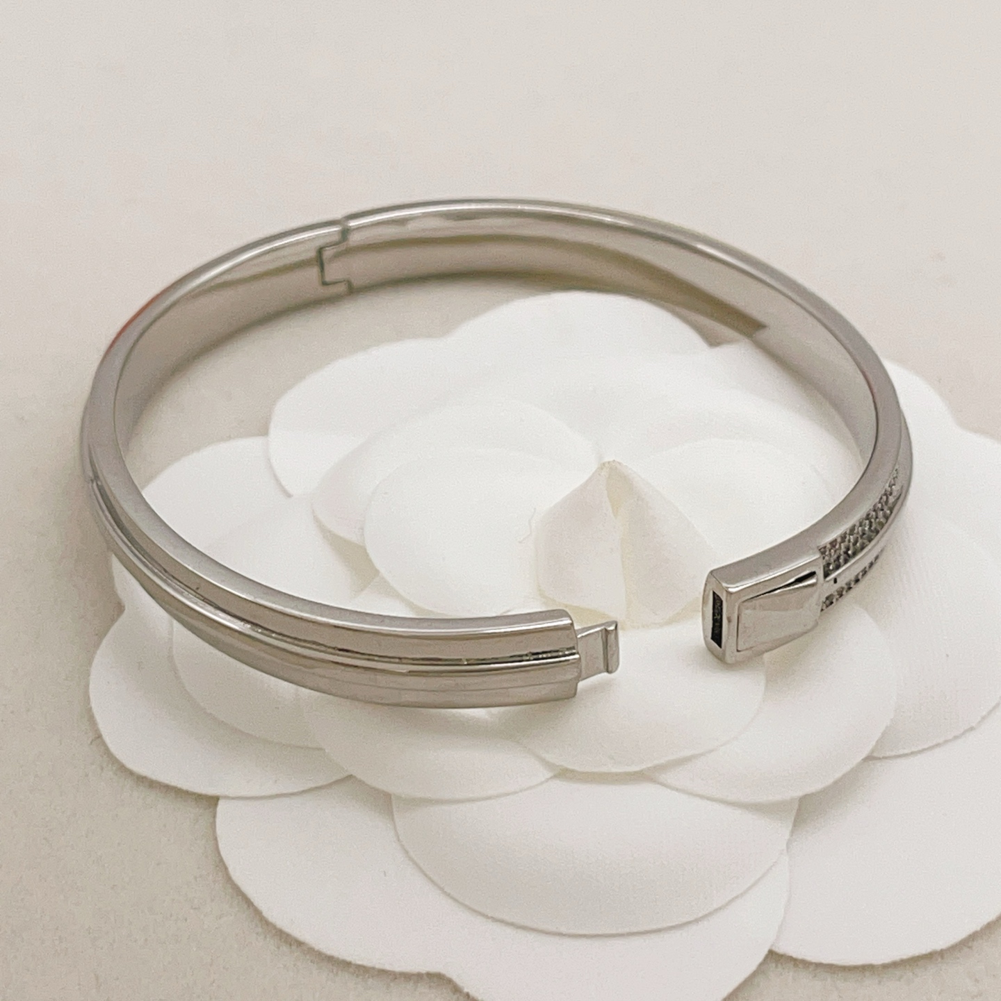 Tiffany Co T Two bracelet silver-toned metal with clear pave diamonds 17cm inner circumference
