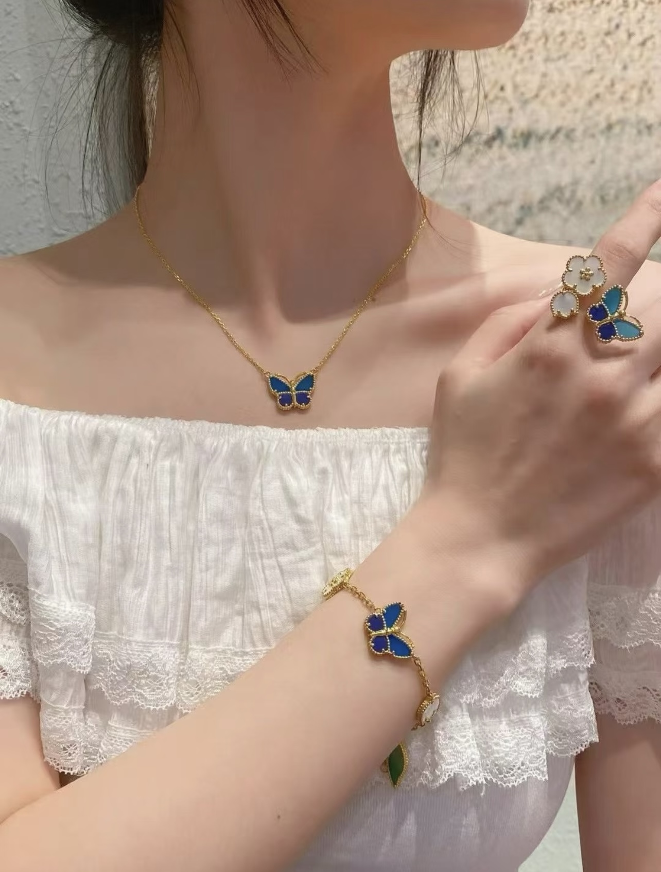 Van Cleef Arpels Collar Lucky Alhambra Mariposa Oro amarillo con lapislázuli azul 42cm