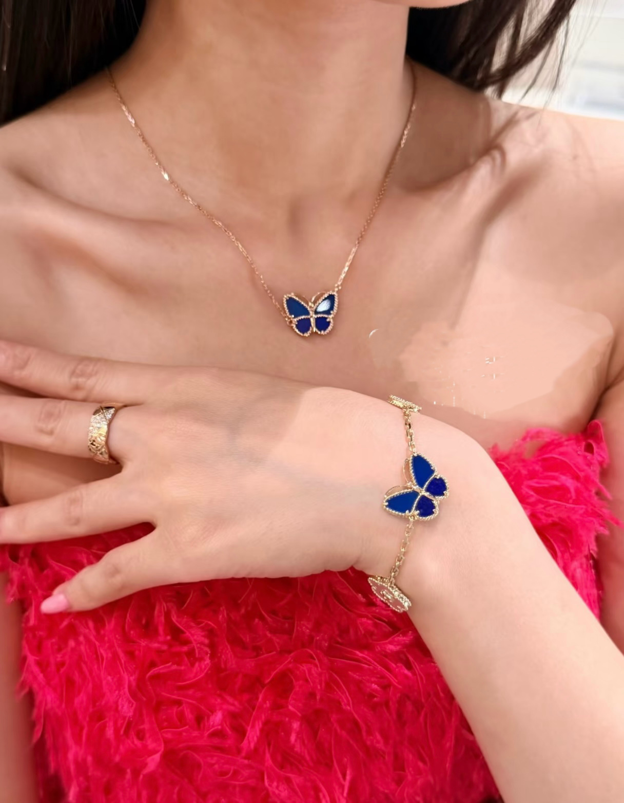 Van Cleef Arpels Lucky Alhambra Butterfly necklace Yellow gold with blue lapis lazuli rose gold with blue lapis lazuli white gold with blue lapis lazuli 42cm
