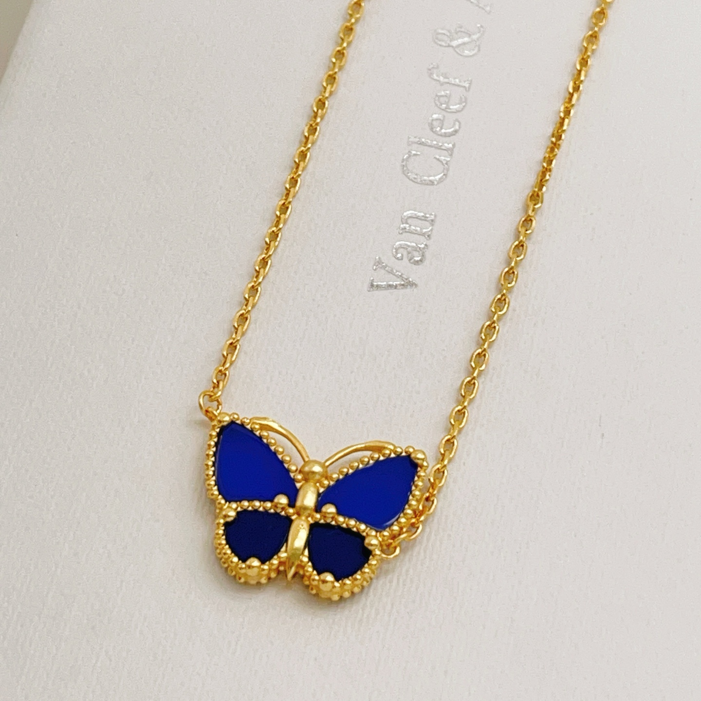 Van Cleef Arpels Collar Lucky Alhambra Mariposa Oro amarillo con lapislázuli azul 42cm
