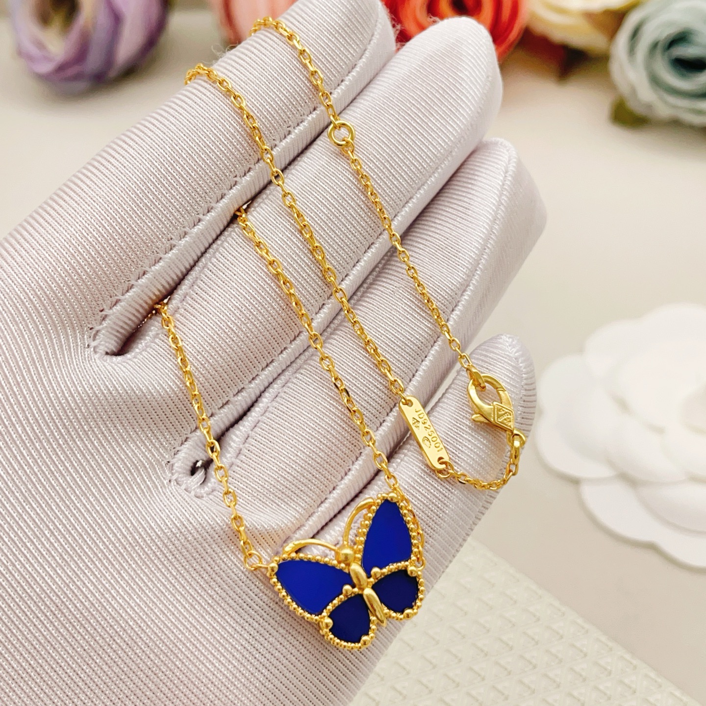 Van Cleef Arpels Collar Lucky Alhambra Mariposa Oro amarillo con lapislázuli azul 42cm