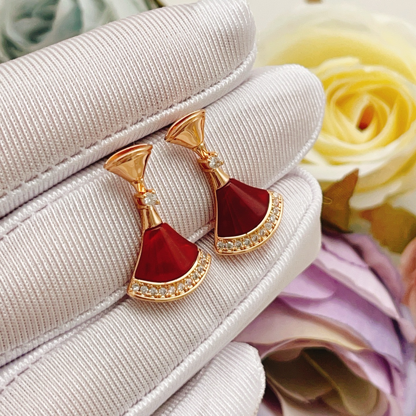 Bvlgari Divas Dream earrings Rose gold carnelian red clear diamond 1 6cm drop length