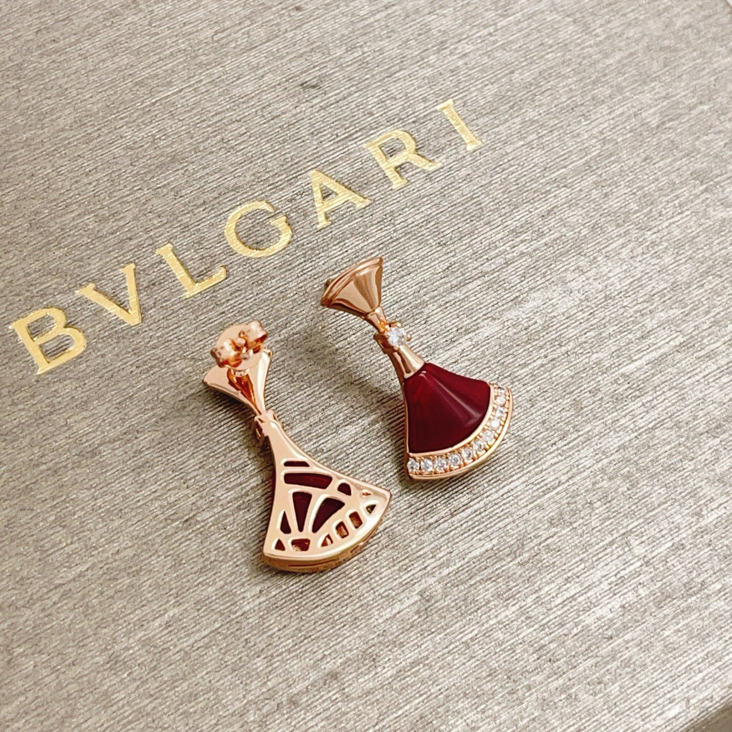 Bvlgari Divas Dream earrings Rose gold carnelian red clear diamond 1 6cm drop length