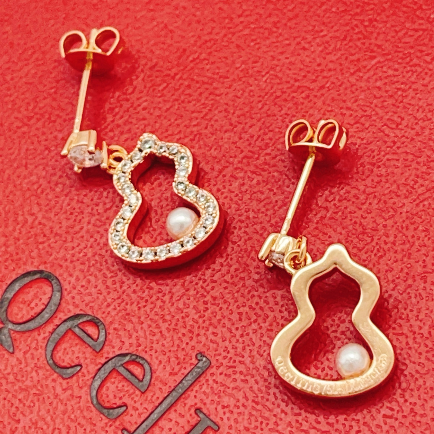 Qeelin Wulu earrings rose gold metal with clear diamonds and white freshwater pearls 1 2cm drop length