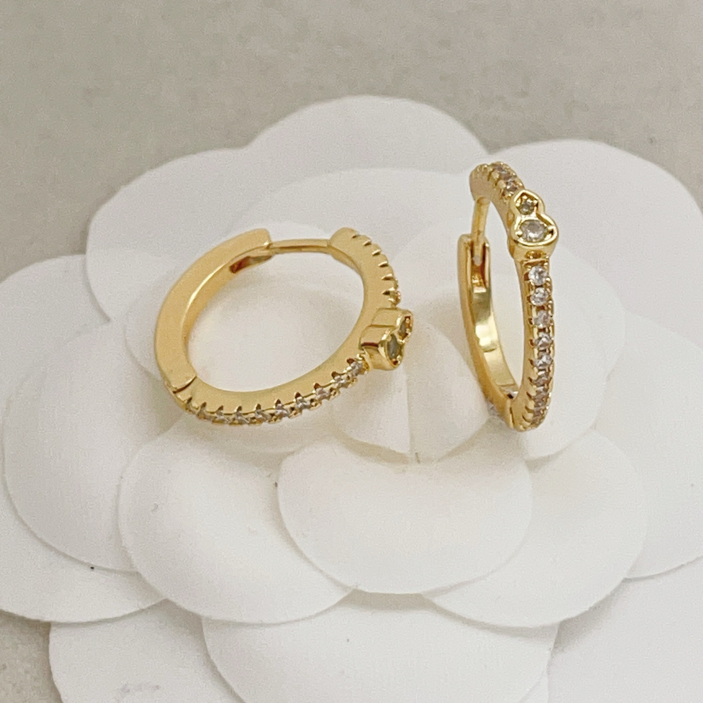 Qeelin Wulu earrings 18K yellow gold with clear diamond accents 15mm hoop diameter