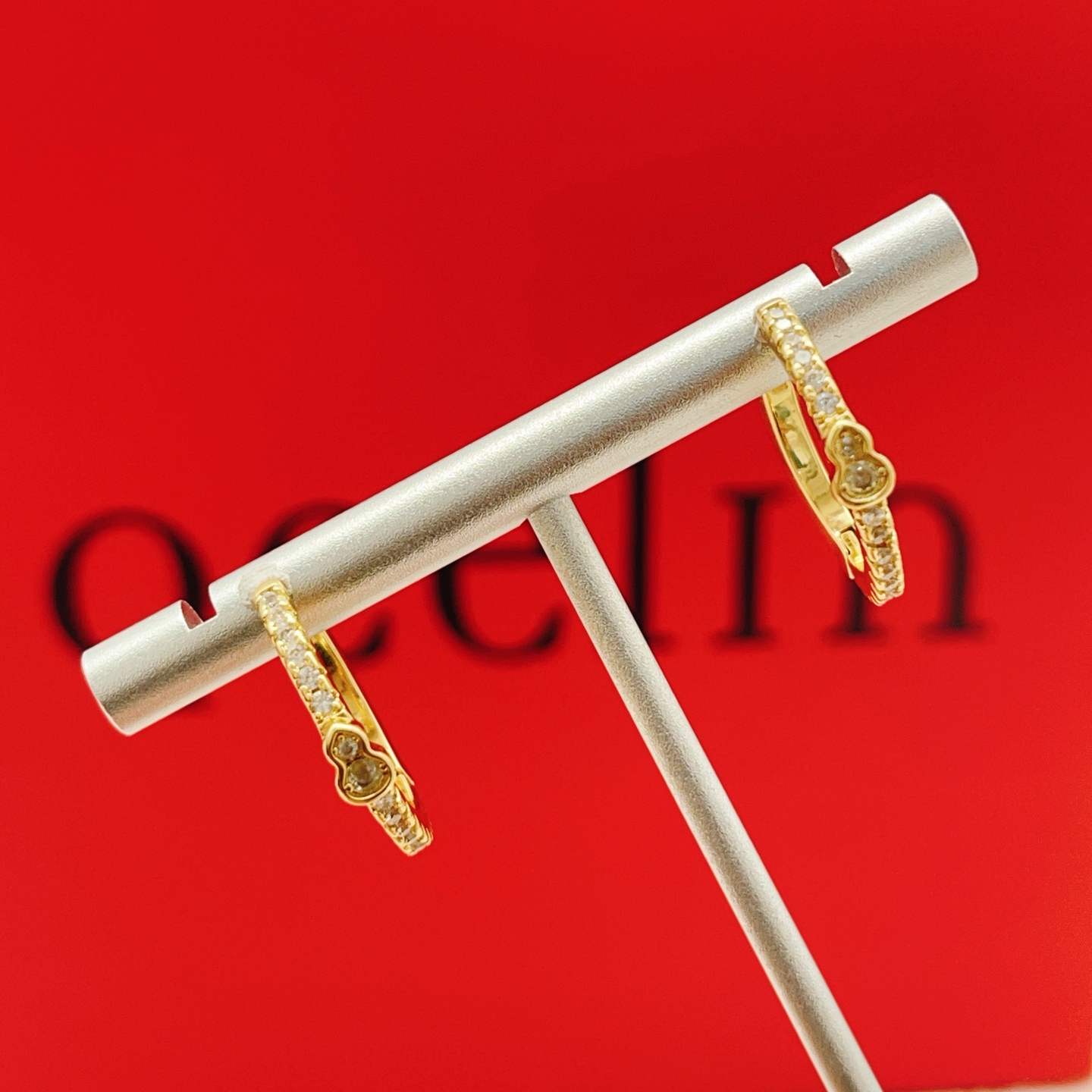 Qeelin Wulu earrings 18K yellow gold with clear diamond accents 15mm hoop diameter