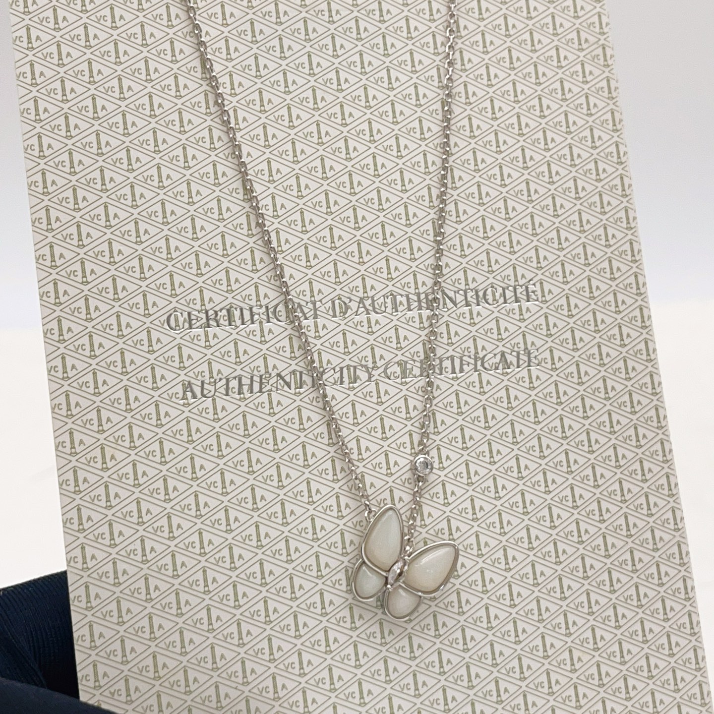 Van Cleef Arpels Collier Two Butterfly or blanc nacre blanche diamant 42cm