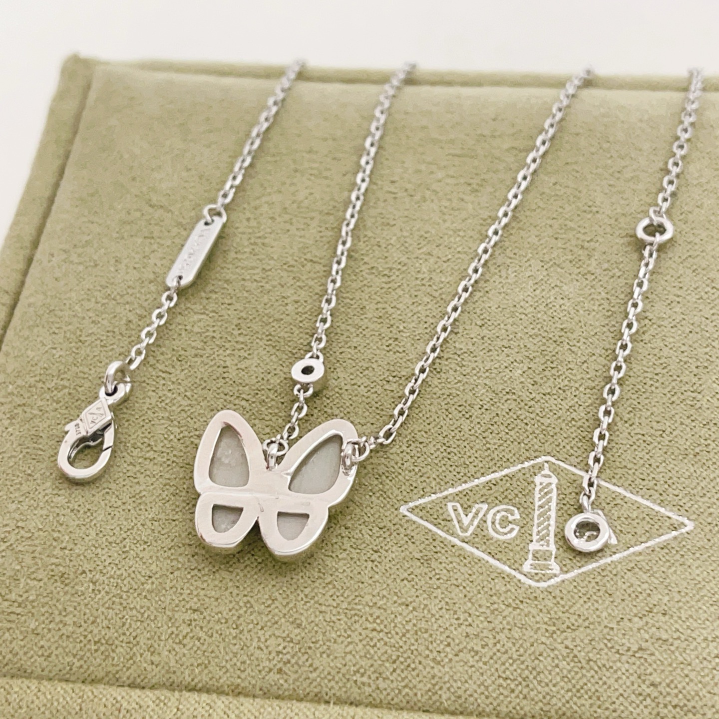 Van Cleef Arpels Collier Two Butterfly or blanc nacre blanche diamant 42cm