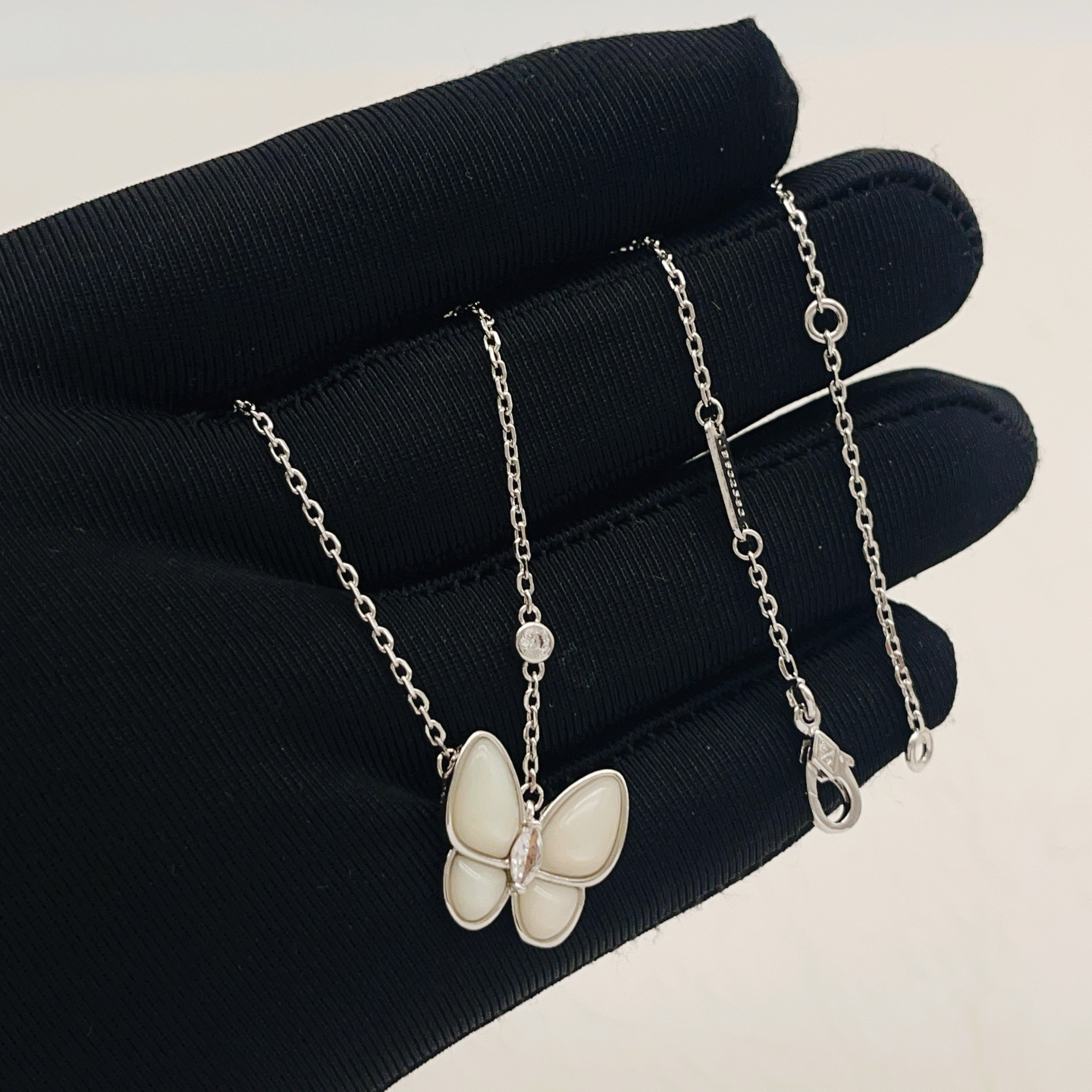 Van Cleef Arpels Collier Two Butterfly or blanc nacre blanche diamant 42cm
