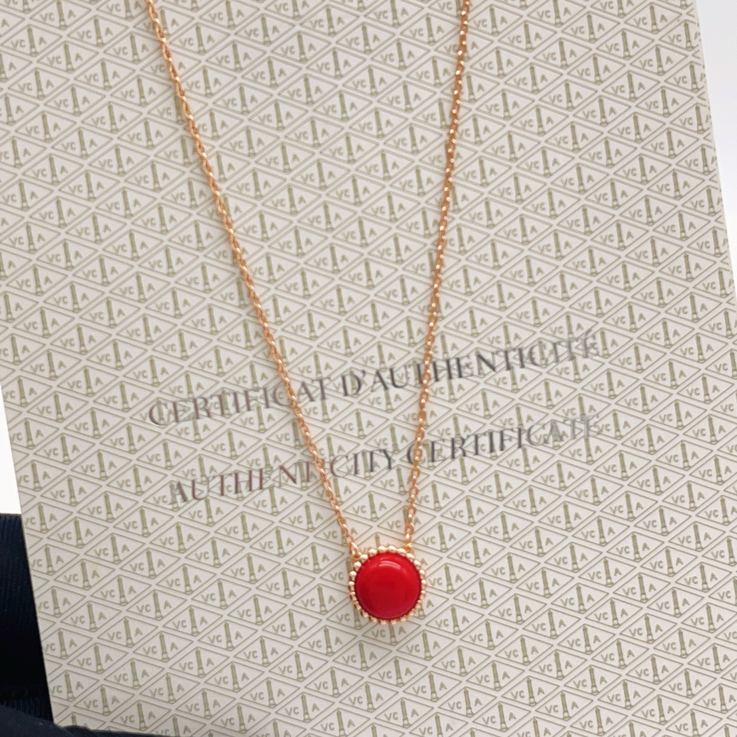 Van Cleef Arpels Collier Perlée couleurs Or rose Cornaline rouge 42cm