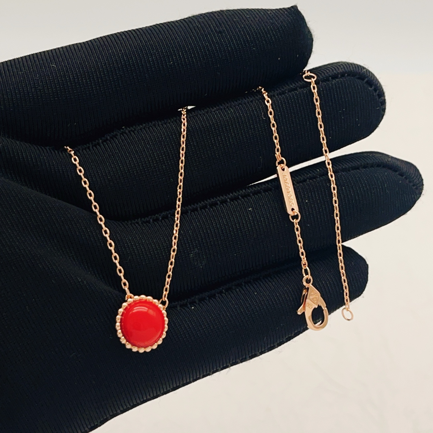 Van Cleef Arpels Collier Perlée couleurs Or rose Cornaline rouge 42cm