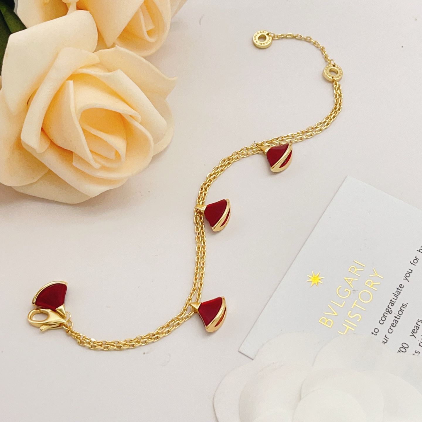 Bvlgari Divas Dream bracelet Yellow gold with carnelian red stone accents 18cm