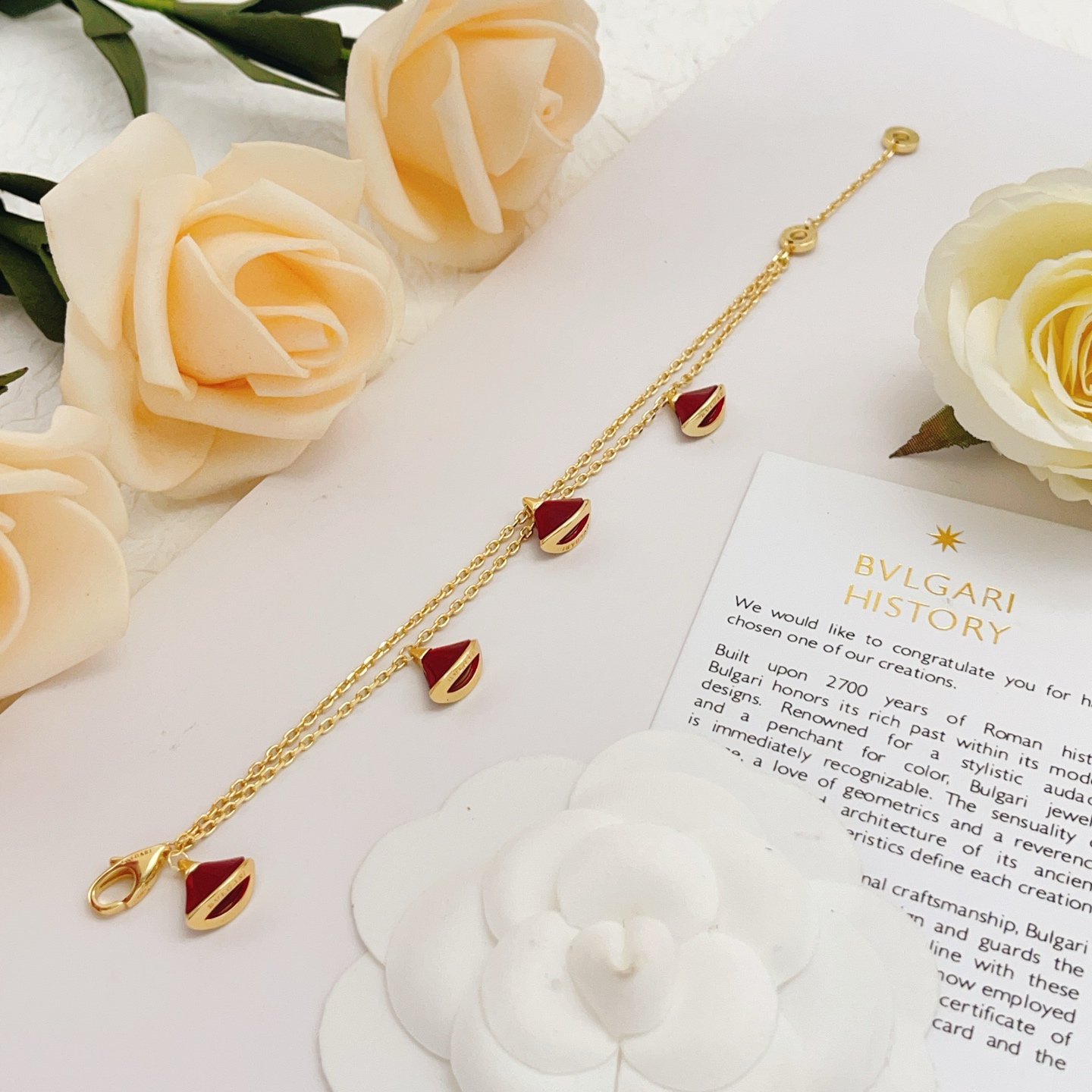 Bvlgari Divas Dream bracelet Yellow gold with carnelian red stone accents 18cm