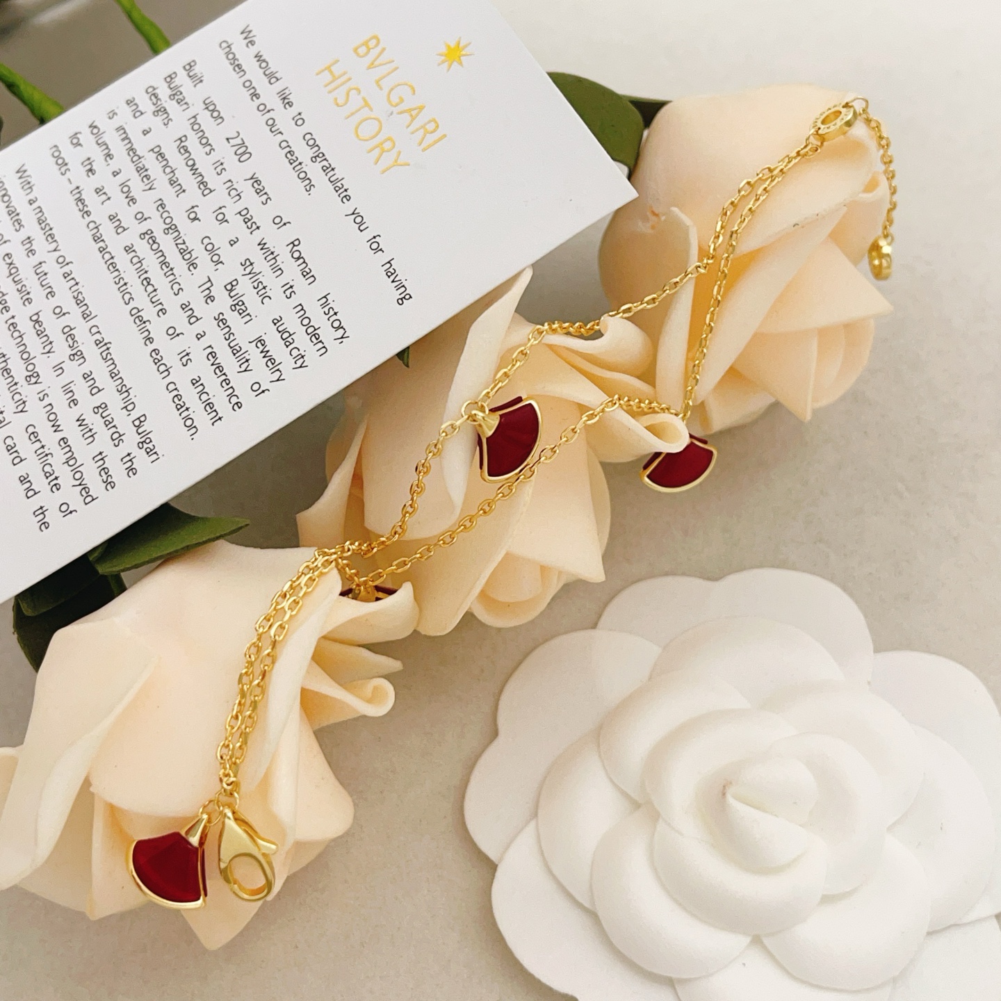 Bvlgari Divas Dream bracelet Yellow gold with carnelian red stone accents 18cm