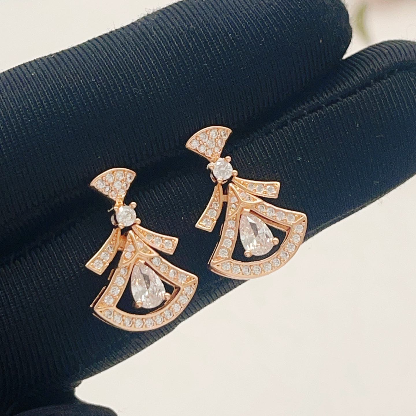 Bvlgari Divas Dream earrings Rose gold metal with clear diamond-like gemstones 1 8cm drop length